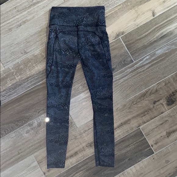 Lululemon Fast n Free Sz 4 like New - Picture 3 of 7